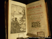Les Oeuvres d'Horace, traduites en françois, avec des notes, et des remarques critiques sur tout l'ouvrage, par Mr Dacier.  Dernière édition, avec l'Original Latin, revuë, corrigée & enrichie en figures. En 5 volumes. par Horace - Image 4
