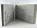 Que sont ces petits hommes ? Catalogue d'exposition du 19 janvier au 4 mars 1989, présenté en accordéon.. Kabakov Ilya