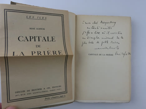 Capitale de la prière. (Lourdes). BEL ENVOI DE L'AUTEUR.  A mon cher Meyerkuy en toute amitié j'offre ce livre où il assistera au triomphe universel ...