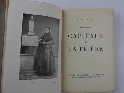 Capitale de la prière. (Lourdes). BEL ENVOI DE L'AUTEUR.  A mon cher Meyerkuy en toute amitié j'offre ce livre où il assistera au triomphe universel de la plus belle des petites juives. René Schwob. 