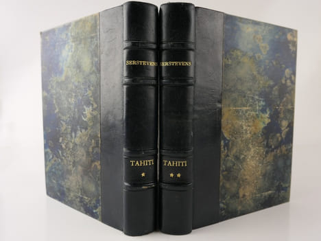 Tahiti et sa Couronne. 1 - Tahiti, Moorea, les Polynésiens 2- Marquises, Sous-le-Vent Australes, Tuamotu.En 2 vols.. T'SERSTEVENS, A.