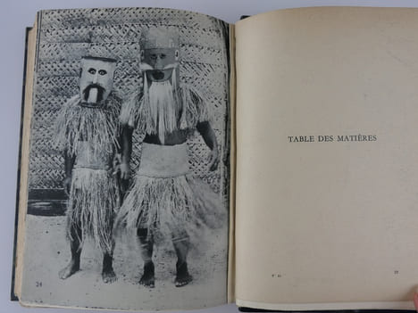 Tahiti et sa Couronne. 1 - Tahiti, Moorea, les Polynésiens 2- Marquises, Sous-le-Vent Australes, Tuamotu.En 2 vols.. T'SERSTEVENS, A.