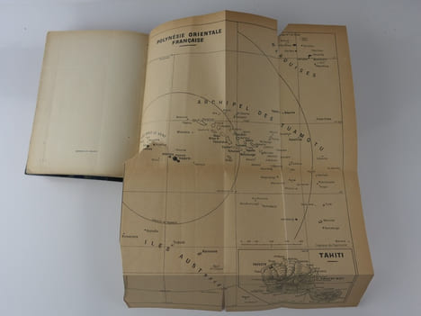 Tahiti et sa Couronne. 1 - Tahiti, Moorea, les Polynésiens 2- Marquises, Sous-le-Vent Australes, Tuamotu.En 2 vols.. T'SERSTEVENS, A.