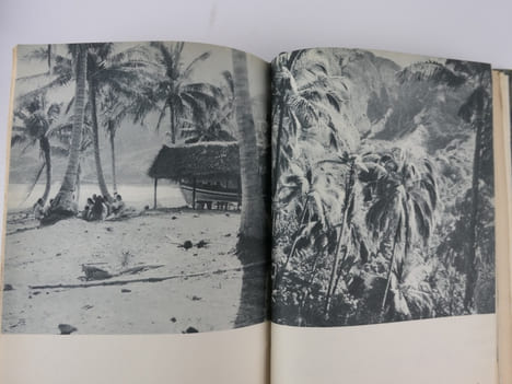 Tahiti et sa Couronne. 1 - Tahiti, Moorea, les Polynésiens 2- Marquises, Sous-le-Vent Australes, Tuamotu.En 2 vols.. T'SERSTEVENS, A.
