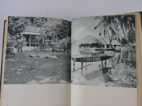 Tahiti et sa Couronne. 1 - Tahiti, Moorea, les Polynésiens 2- Marquises, Sous-le-Vent Australes, Tuamotu.En 2 vols.. T'SERSTEVENS, A.