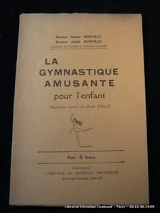 La gymnastique amusante pour l'enfant.