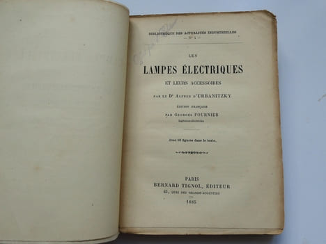 Les lampes électriques et leurs accessoires. Avec 96 figures dans le texte. . P. D'Urbanitsky. Traduction et Appendice par G. Furnier