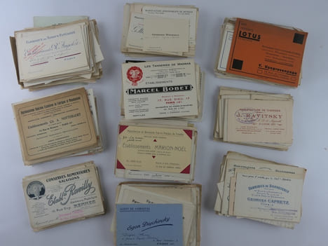 Important lot de cartes de visite commerciales, années 20, françaises et étrangères, concernant tous métiers autour de la passementerie.. Anonyme.