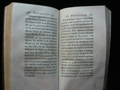 Revolutions de Portugal. Par. M. l'Abbé de Vertot, de l'Académie des Inscriptions & Belles Lettres. Nouvelle édition, revue et augmentée.. VERTOT Abbé ...