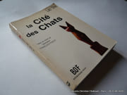 La Cité des Chats par Lao She. Traduit chinois par Geneviève François-Poncet.
