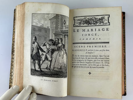Oeuvres de Molière, avec des remarques grammaticales; des Avertissemens et des Observations sur chaque pièce, par M. Bret. En 6 volumes.. MOLIERE