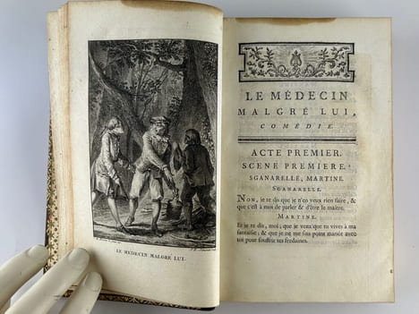 Oeuvres de Molière, avec des remarques grammaticales; des Avertissemens et des Observations sur chaque pièce, par M. Bret. En 6 volumes.. MOLIERE