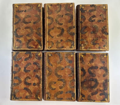 Oeuvres de Molière, avec des remarques grammaticales; des Avertissemens et des Observations sur chaque pièce, par M. Bret. En 6 volumes.. MOLIERE