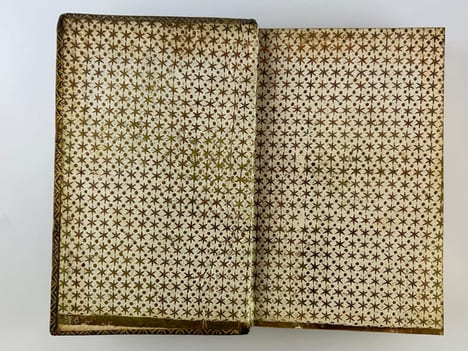 Oeuvres de Molière, avec des remarques grammaticales; des Avertissemens et des Observations sur chaque pièce, par M. Bret. En 6 volumes.. MOLIERE