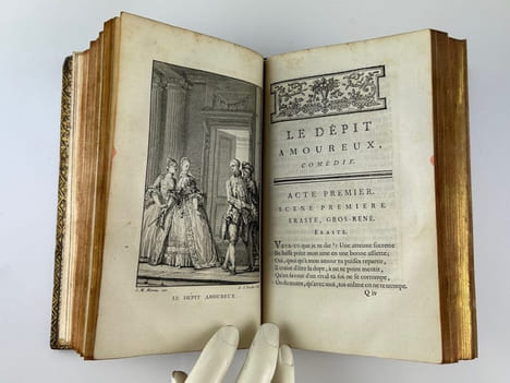 Oeuvres de Molière, avec des remarques grammaticales; des Avertissemens et des Observations sur chaque pièce, par M. Bret. En 6 volumes.. MOLIERE