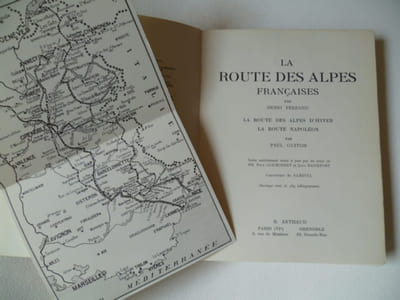 La route des Alpes Françaises. La route Napoléon.