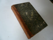 Le cuisinier royal ou l'art de faire la cuisine et la pâtisserie, pour toutes les fortunes; Avec la manière de servir une Table depuis vingt jusqu'à soixante couverts. 9e éd. Revue et corrigée et augmentée de cent-cinquante articles. Suivie d'une notice sur les vins, par M. Pierhhugue, Sommelier du Roi.  par A. Viard, Homme de Bouche - Image 1