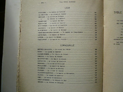 NOS VIEUX MANOIRS À LÉGENDES.  Vieux Manoirs fortifiés. Tréguier - Léon - Cornouaille. 