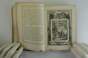 Les Amours pastorales de Daphnis et de Chloé par Longus. Double traduction du grec en françois, de Mr Amiot et d'un anonime, mises en paralelle, et ornées des estampes originales du fameux B. Audran, gravées aux dépens du feu duc d'Orléans,... sur les tableaux inventés et peints de la main de ce grand prince, avec un frontispice de Coypel & autres vignettes & culs de lampe, gravées par D. Focke sur les desseins de Cochin & de Eysen par Longus - Image 8