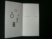 ICI MAINTENANT. Ouvrage illustré de décalcomanies en noir, exemplaire n° 139/150, signé par l'auteur et en impression par l'artiste.  par Jean LEPPIEN  - Jean-Jacques SCHERRER - Image 3