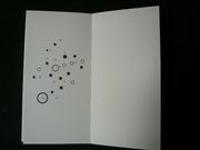 ICI MAINTENANT. Ouvrage illustré de décalcomanies en noir, exemplaire n° 139/150, signé par l'auteur et en impression par l'artiste.  par Jean LEPPIEN  - Jean-Jacques SCHERRER - Image 6