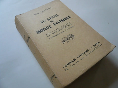 Au seuil du monde invisible. Nouveau traité de métapsychique. 8 illustrations dont 6 hors-texte. René TRINTZIUS