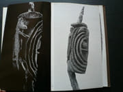 Sculpture Monumentale d'Océanie. Sculpture  monumentale de Nouvelle Guinée et des Nouvelles Hébrides. Catalogue d'exposition Galerie Jeanne Bucher 20 déc. 1961-4 fév. 1962. Joint 5 tirages argentiques de Luc Joubert.  par Textes de Christian Zervos, Pierre Loeb, Tristan Tzara, Marcel Evrard. Photographies de Luc Joubert.  - Image 4