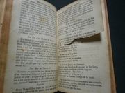 Magasin récréatif ou recueill choisi de bons mots; De traits naïfs, gascons et plaisants, de diverses petites pièces curieuses en vers et en prose, d'épigrammes, énigmes, fables, anagrammes. Pour servir à l'agrément et  l'utilité des conversations et pour faciliter à toutes sortes de personnes un honnête amusement sans aucun danger pour les moeurs. par Collectif - Image 5