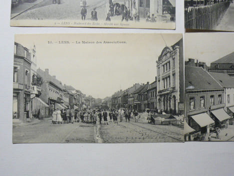 Réunion de 13 cartes postales anciennes (années 20) représentant la ville de LENS (Pas-de-Calais) : Corons, Bvd des Ecoles-Marché aux Légumes, Rue de ...