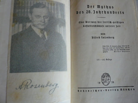 Der Mythus des 20. Jahrhunderts. Eine Wertung der seelisch-geistigen Gestaltenkämpfe unserer Zeit.  Mit Stempel "ALFRED ROSENBERG SPENDE FUR DIE ...