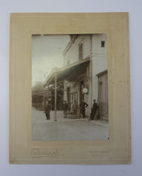 Photographie ancienne d'un groupe de cheminots en gare de Cesson (près Melun).