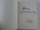 Sept ans d'aventures au Tibet. Rare signature autographe de Heinrich Harrer en caractères romains, suivie d'une note en tibétain.. Heinrich HARRER. ...