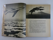 (RUSSIE)            ,      ! Hello Friend ! Bonjour, Amis ! Willkommen, Freund !  Paix - Amitié. 6e Festival Mondial de la Jeunesse et des Etudiants, du 28 juillet au 11 août 1957. Livre de propagande pour la jeunesse soviétique. par Collectif. Photographies de Igor Dolgopolov. - Image 3