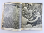 (RUSSIE)            ,      ! Hello Friend ! Bonjour, Amis ! Willkommen, Freund !  Paix - Amitié. 6e Festival Mondial de la Jeunesse et des Etudiants, du 28 juillet au 11 août 1957. Livre de propagande pour la jeunesse soviétique. par Collectif. Photographies de Igor Dolgopolov. - Image 4