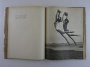 (RUSSIE)            ,      ! Hello Friend ! Bonjour, Amis ! Willkommen, Freund !  Paix - Amitié. 6e Festival Mondial de la Jeunesse et des Etudiants, du 28 juillet au 11 août 1957. Livre de propagande pour la jeunesse soviétique. par Collectif. Photographies de Igor Dolgopolov. - Image 6