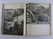(RUSSIE)            ,      ! Hello Friend ! Bonjour, Amis ! Willkommen, Freund !  Paix - Amitié. 6e Festival Mondial de la Jeunesse et des Etudiants, du 28 juillet au 11 août 1957. Livre de propagande pour la jeunesse soviétique. par Collectif. Photographies de Igor Dolgopolov. - Image 7