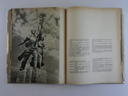 (RUSSIE)            ,      ! Hello Friend ! Bonjour, Amis ! Willkommen, Freund !  Paix - Amitié. 6e Festival Mondial de la Jeunesse et des Etudiants, du 28 juillet au 11 août 1957. Livre de propagande pour la jeunesse soviétique. par Collectif. Photographies de Igor Dolgopolov. - Image 9