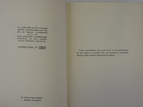 CHARLES DE GAULLE. Réunion de deux ouvrages en tirage de tête. 1/ La Cour : Chronique Du Royaume. 2/ Le Roi : Chronique De La Cour. Illustrations de ...