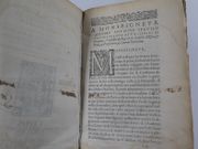 Commentaire sur les coustumes de la prevosté et Vicomte de Paris. Divisé en trois Livres, et traduict en nostre vulgaire sur la dernière impression de l'an 1603. Avec le Texte desdistes Coustumes, & une Table alphabetique des choses plus remarquables y contenuës.  par Composé en latin par Rene Choppin I.C. Angeuin, ancien & celebre Aduocat de la Cour de Parlement.  - Image 4
