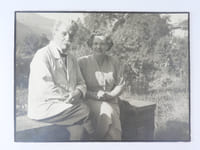 Photographie originale du Dr Albert SCHWEITZER (1875-1965) en Alsace (femme non identifiée).