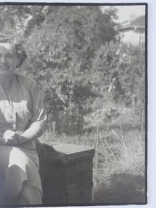 Photographie originale du Dr Albert SCHWEITZER (1875-1965) en Alsace (femme non identifiée). 