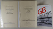 TEXTE INEDIT : GBA, Grand Bazar d'Anvers LA RAGE DE GRANDIR ou Historique et chronique d'un petit Bazar à la grande entreprise aux multiples enseignes 1882-1982. 3 parties, reliées en 2 volumes. 1ere partie : De 1882 à la fin de la Deuxième Guerre Mondiale - 1945. 2e partie : La découverte de l'Amérique - La révolution dans la distribution. 3e partie : 1963-1982 Objectif 100 milliards.  par Maurice CAUWE, Ingénieur commercial U.L.B., Président honoraire de GB-INNO-BM. - Image 1