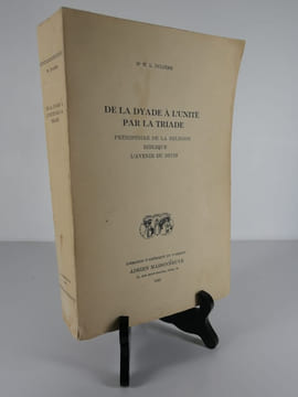 De la Dyade à l'Unité par la Triade. Préhistoire de la religion biblique. L'avenir du divin.. Dr. W. L. Dulière