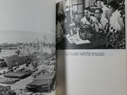 Réunion de 3 livrets des éd. en Langues Etrangères, sur la Chine : La Chine nouvelle a 25 ans, 1975, 117p. // Visite à Tongting- Une commune populaire au bord du lac Taihou, par Wou Tcheo, 1975, 64p. // Sandstone Hollow, Transformation of a Mountain Village, par Tang Feng-Chang. par Collectif,  Wou Tcheo, Tang Feng-Chang - Image 4