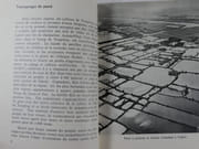 Réunion de 3 livrets des éd. en Langues Etrangères, sur la Chine : La Chine nouvelle a 25 ans, 1975, 117p. // Visite à Tongting- Une commune populaire au bord du lac Taihou, par Wou Tcheo, 1975, 64p. // Sandstone Hollow, Transformation of a Mountain Village, par Tang Feng-Chang. par Collectif,  Wou Tcheo, Tang Feng-Chang - Image 6