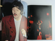 SPECIAL POP. Numéro Spécial.  360 pages, 860 photos, 100 dessins. Un travail démoniaque : la vie détaillée de 475 idoles ! Tout ce qu'il est possible de savoir sur les vedettes Pop, les mouvements Pop, les Hippies, les Sounds, les Disques; les Radios-Pirates ! 126 heures de lectures Pop!  par Collectif. Sous la direction de  Jocelyn de Noblet et Franck Lipsic. Rédaction Didier Foulc et Pierre Hounghe-Coula. Direction artistique de André Depresle et Gérard Guerre - Image 6
