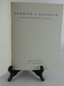 Hommage à Diaghilew, collections Boris Kochno et Serge Lifar. Musée Galliera, juin-septembre 1972. Textes de Marie-Claude Dane, Serge Lifar, Boris ...