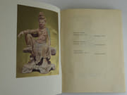 Chinese Art. One hundred plates in colour. Reproducing pottery & porcelain of all periods, jades,l acquer, paintings, bronzes, furniture etc.. Introduced by an outline sketch of Chinese art by R.L. Hobson. Keeper of the department of ceramics and ethnography at the British Museum. par R.L. HOBSON - Image 3