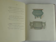 Chinese Art. One hundred plates in colour. Reproducing pottery & porcelain of all periods, jades,l acquer, paintings, bronzes, furniture etc.. Introduced by an outline sketch of Chinese art by R.L. Hobson. Keeper of the department of ceramics and ethnography at the British Museum. par R.L. HOBSON - Image 5
