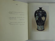 Chinese Art. One hundred plates in colour. Reproducing pottery & porcelain of all periods, jades,l acquer, paintings, bronzes, furniture etc.. Introduced by an outline sketch of Chinese art by R.L. Hobson. Keeper of the department of ceramics and ethnography at the British Museum. par R.L. HOBSON - Image 6